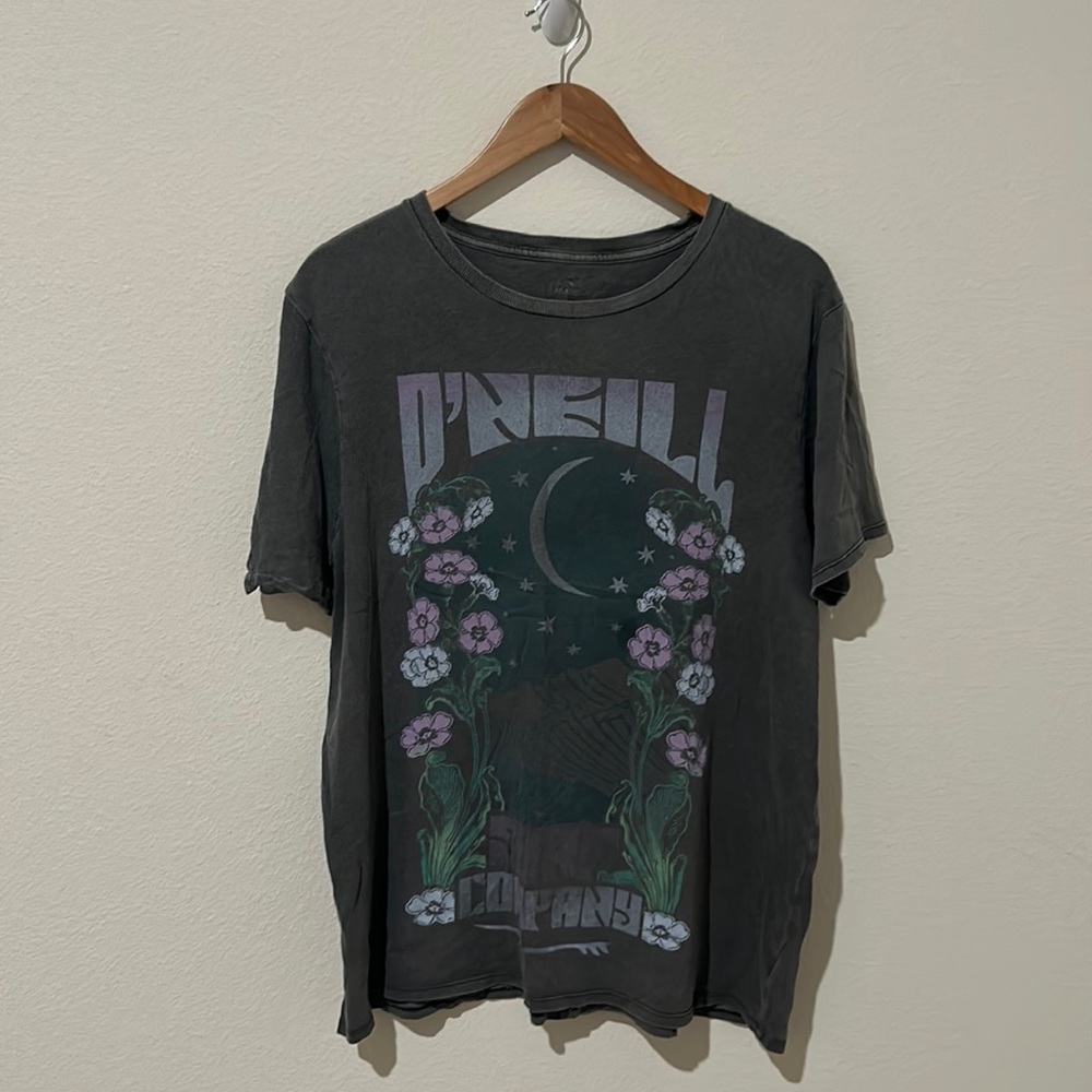 T-Shirt Graphic Printed with moon and flowers